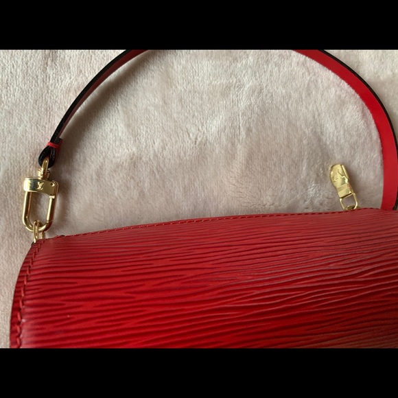 LOUIS VUITTON SOUFFLOT HANDBAG - Picture 8 of 13